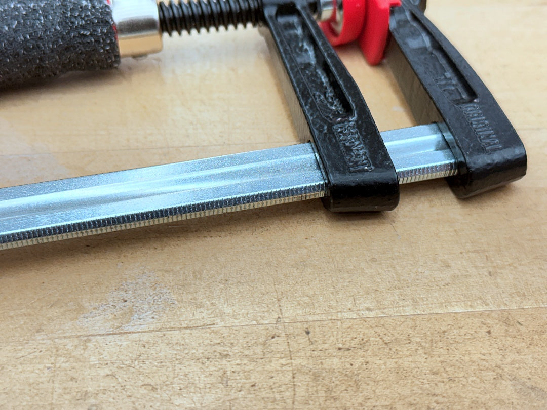 Serretted edge of Bessey Tradesman F-style clamp